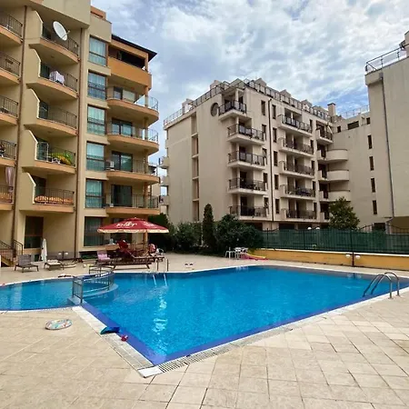 Amadeus 1 - 13b Large Two Bedroom Appartement *