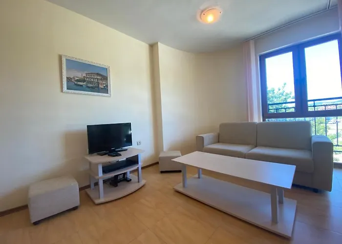 Amadeus 1 - 13b Large Two Bedroom *