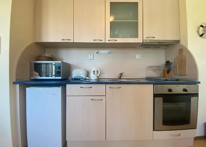 Amadeus 1 - 13b Large Two Bedroom Appartement *