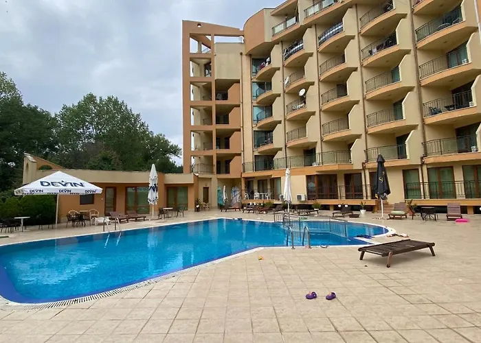 Amadeus 1 - 13b Large Two Bedroom Appartement *