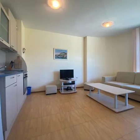 Amadeus 1 - 13b Large Two Bedroom Lejlighed