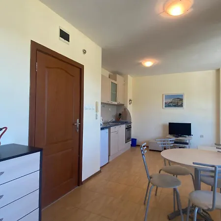 Amadeus 1 - 13b Large Two Bedroom * Napospart