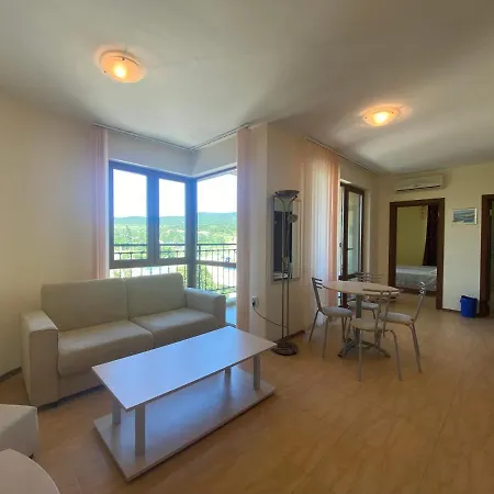 Amadeus 1 - 13b Large Two Bedroom Apartman
