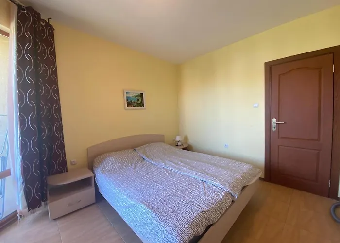 Amadeus 1 - 13b Large Two Bedroom Apartment *